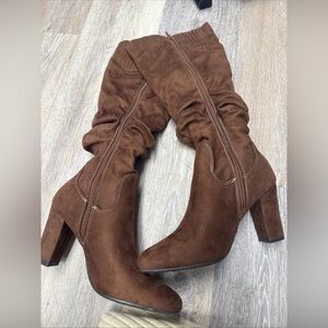 Y-Not Knee High Solid Brown Boots Block Heel Slip on Size 7.5 womens